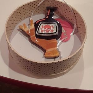 Erstwilder collector pin